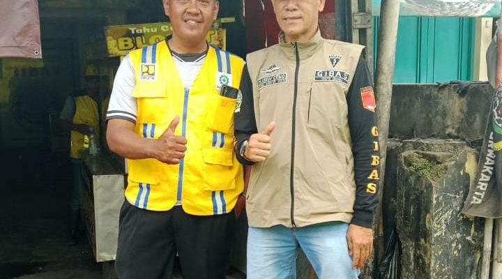 H.Asep Cheno Ketua Gibas Cinta Damai Resort Kabupaten Purwakarta Ikut Giat Kebersihan (Ngosrek)