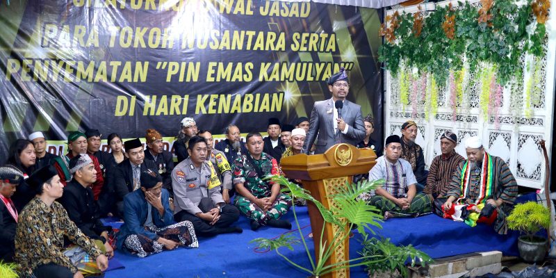 Budayawan, Seniman, Resi, Romo, Bupati, Kyai, DPD RI, Kapolres, Anggota Raih Penghargaan “Pin Emas Kamulyan”