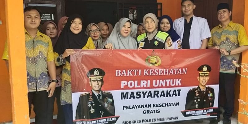Polri untuk Masyarakat, Si Dokkes Polres Musi Rawas Terima Pelayanan Kesehatan Gratis di Desa Q2 Wonorejo