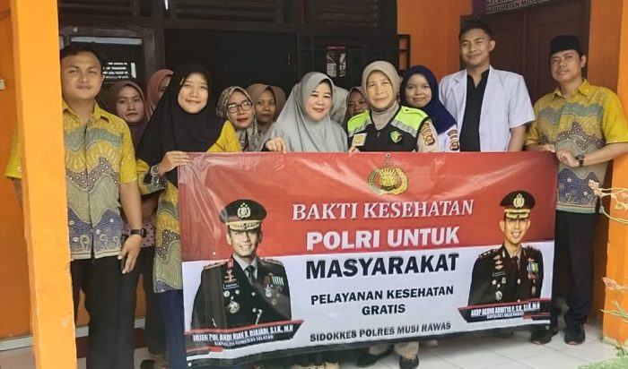 Polri untuk Masyarakat, Si Dokkes Polres Musi Rawas Terima Pelayanan Kesehatan Gratis di Desa Q2 Wonorejo