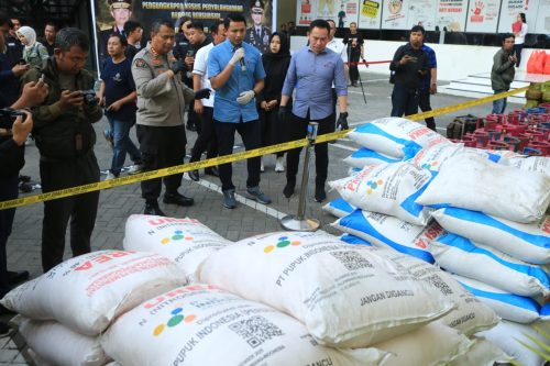 Polda Jatim Amankan Tersangka Penyelundupan Pupuk Bersubsidi di Wilayah Bojonegoro
