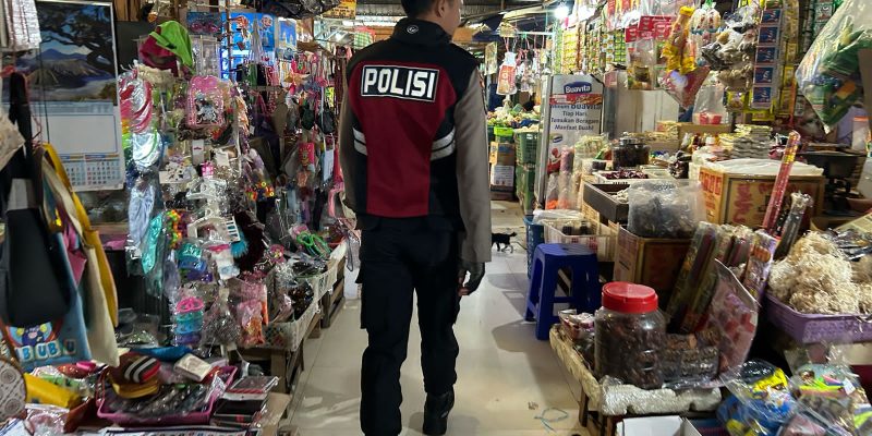 Patroli di Pasar Kahayan, Satsamapta Polresta Palangka Raya Sosialisasikan Pencegahan Premanisme