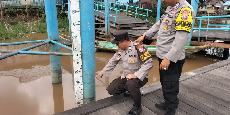 Personel Polsek Bukit Batu kembali Tinjau Debit Air di Pelabuhan Pangkalima Jaya
