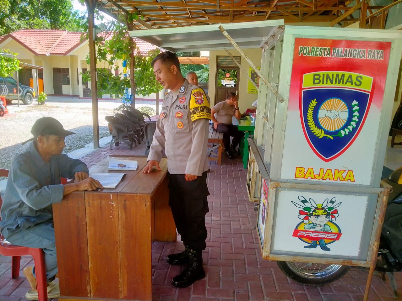 Berbagi di Bulan Ramadhan, Polsek Bukit Batu Sediakan Perpustakaan Keliling bagi Masyarakat