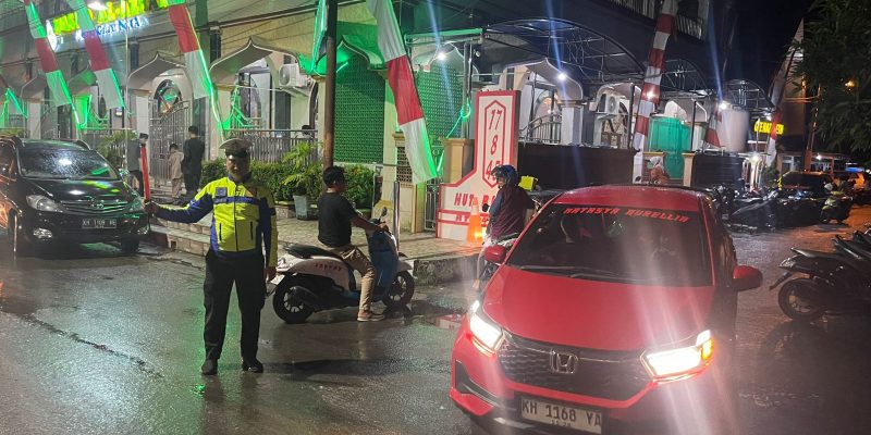 Ketika Sholat Isya dan Tarawih, Polresta Palangka Raya Jaga Masjid