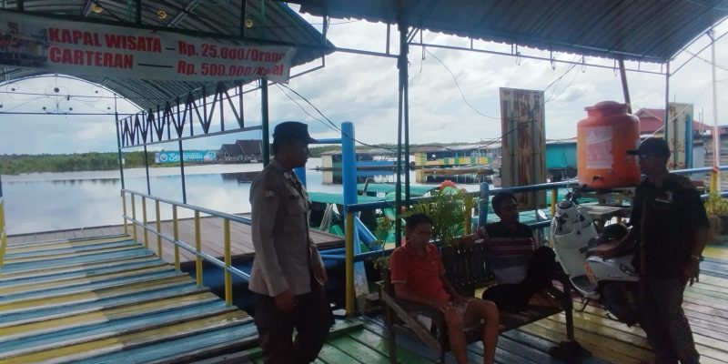 Personel Polsek Sabangau Ciptakan Rasa Aman pada Objek Wisata Air Hitam