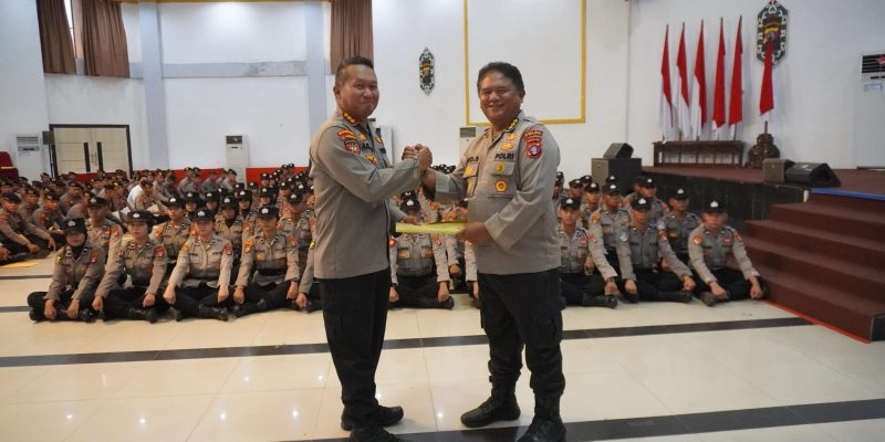 Perkuat Solidaritas, Ditsamapta Polda Kalteng Gelar Tradisi Sambut 126 Bintara Baru