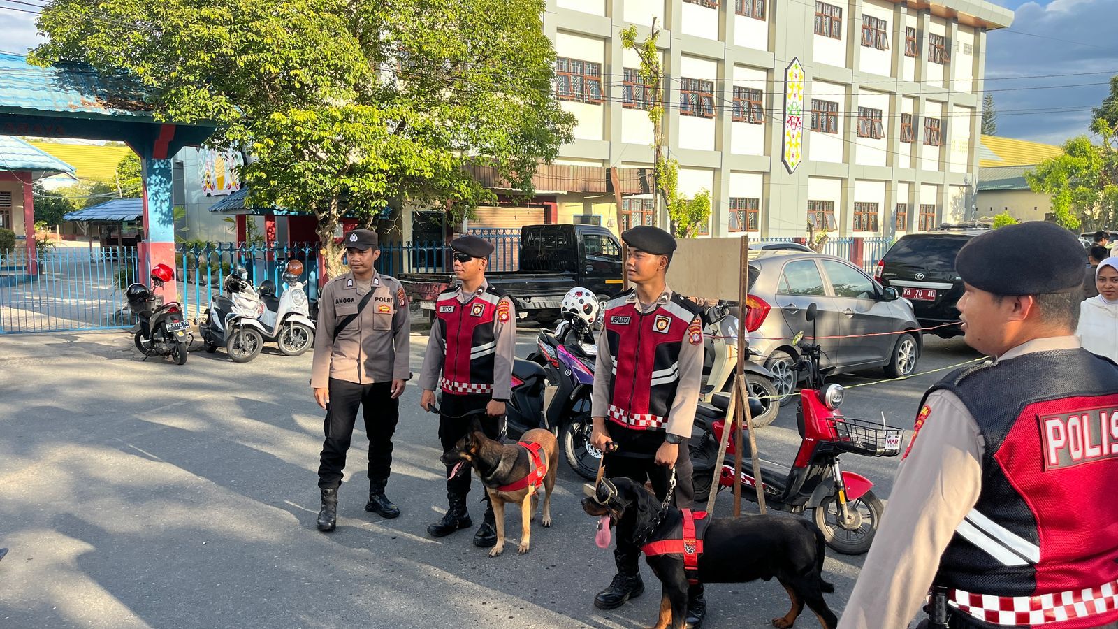 Polresta Palangka Raya Berikan Rasa Aman di Pasar Ramadan AIS Nasution