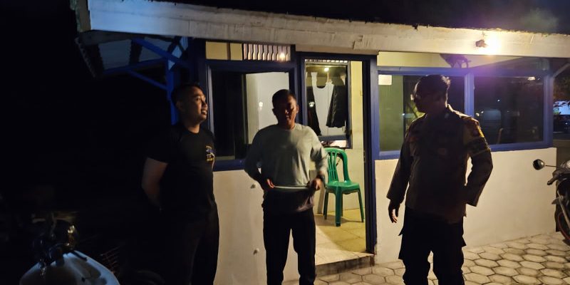 Anggota Polsek Bukit Batu Tinjau Kamtibmas di Pos Jaga Rungan Sari