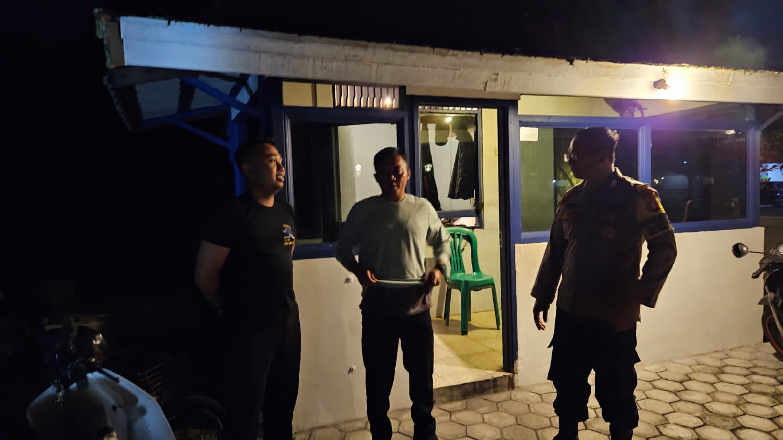 Anggota Polsek Bukit Batu Tinjau Kamtibmas di Pos Jaga Rungan Sari