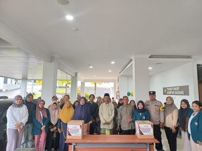 Dukung Kesejahteraan Masyarakat, Polsek Bandar dan Undip Batang Salurkan Bantuan Sembako