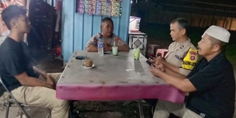 Sambangi Warung Kopi, Polsek Sabangau Ajak Warga Jaga Kamtibmas Selama Ramadhan