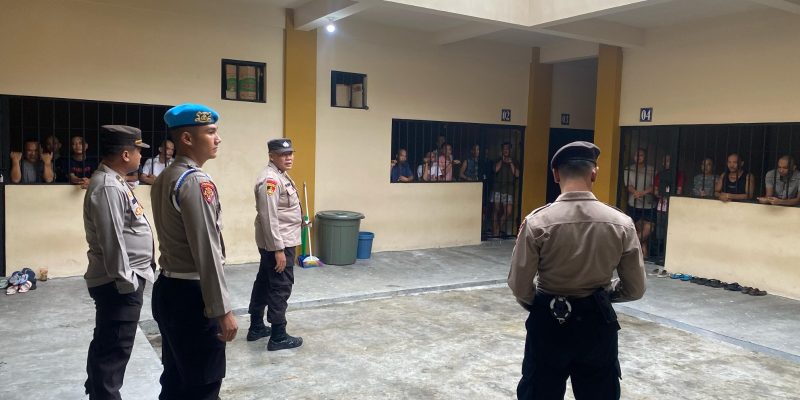 Anggota Sattahti Polresta Palangka Raya Pastikan Jumlah dan Kondisi Para Tahanan
