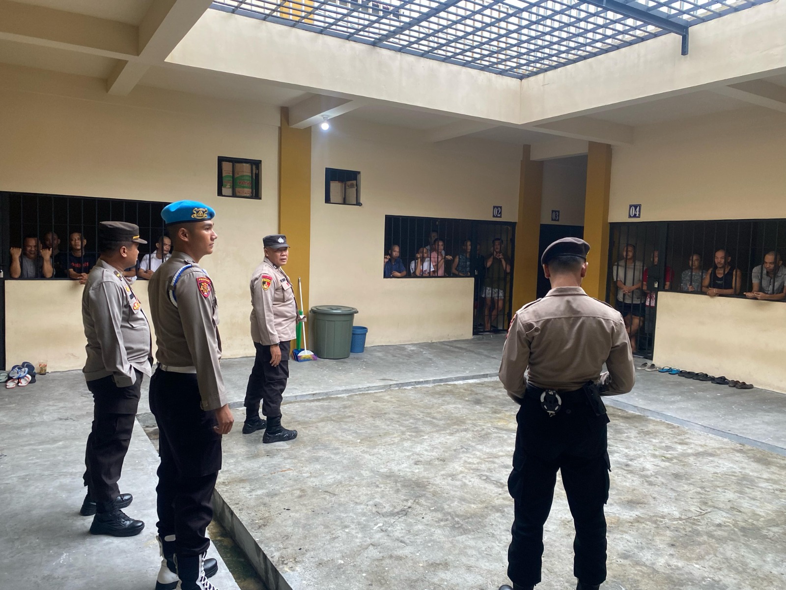 Anggota Sattahti Polresta Palangka Raya Pastikan Jumlah dan Kondisi Para Tahanan