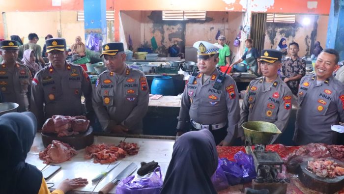 Awasi Harga Kebutuhan Pokok dan Penting, Kapolres Pekalongan Sidak Pasar Kajen