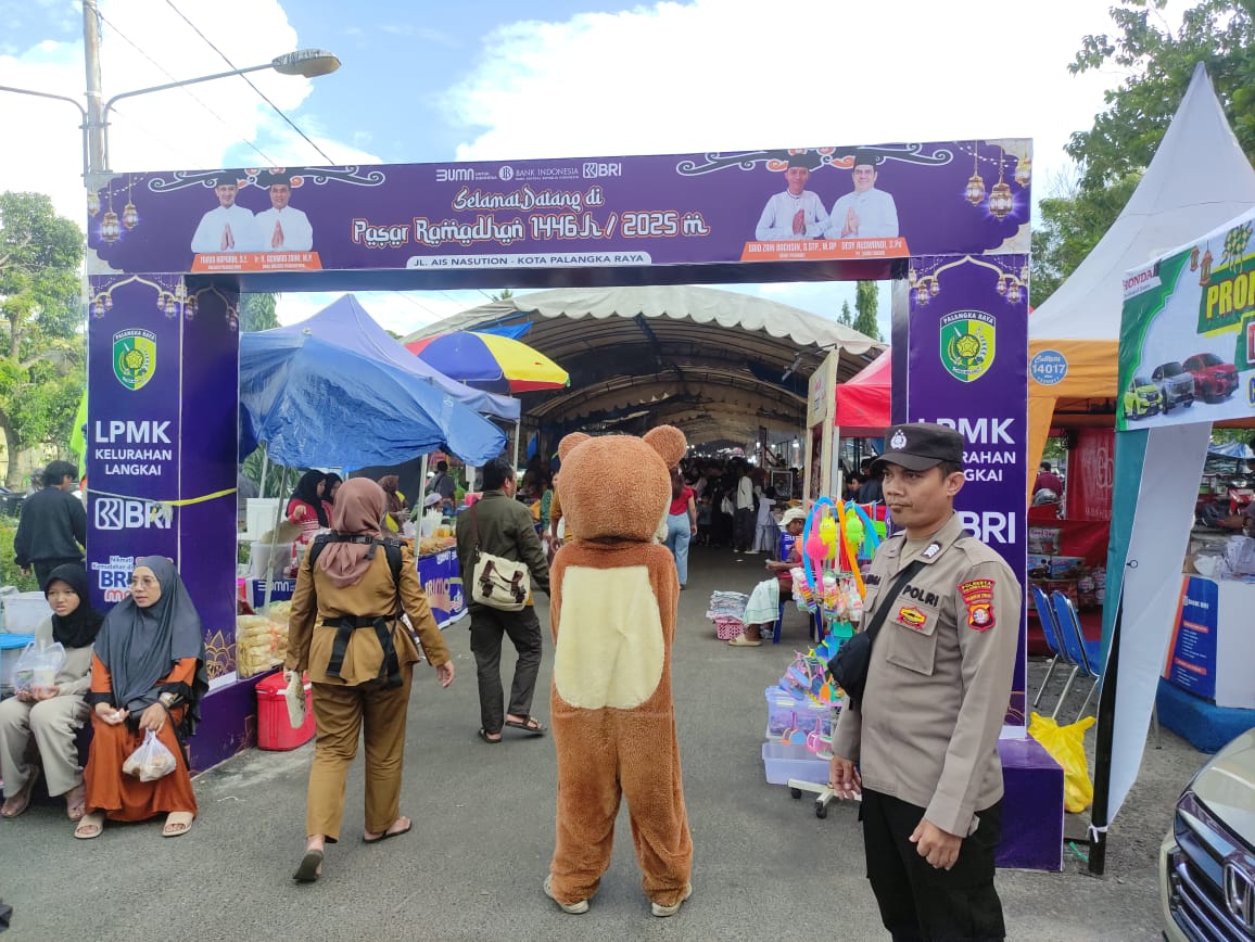 Jaga Kamtibmas Ramadhan, Polresta Palangka Raya Lakukan Pam dan Atur Arus Lalin di Pasar Wadai