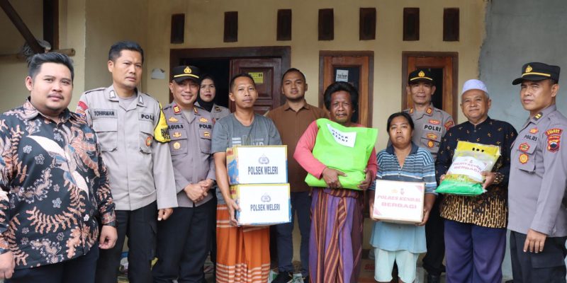 Tangis Haru Muhlisin, Pengemis Korban Penganiayaan di Weleri Saat Terima Bantuan Polisi