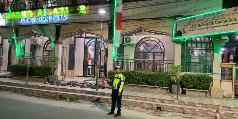 Polresta Palangka Raya Pastikan Keamanan Ibadah Tarawih di Masjid Al-Azhar