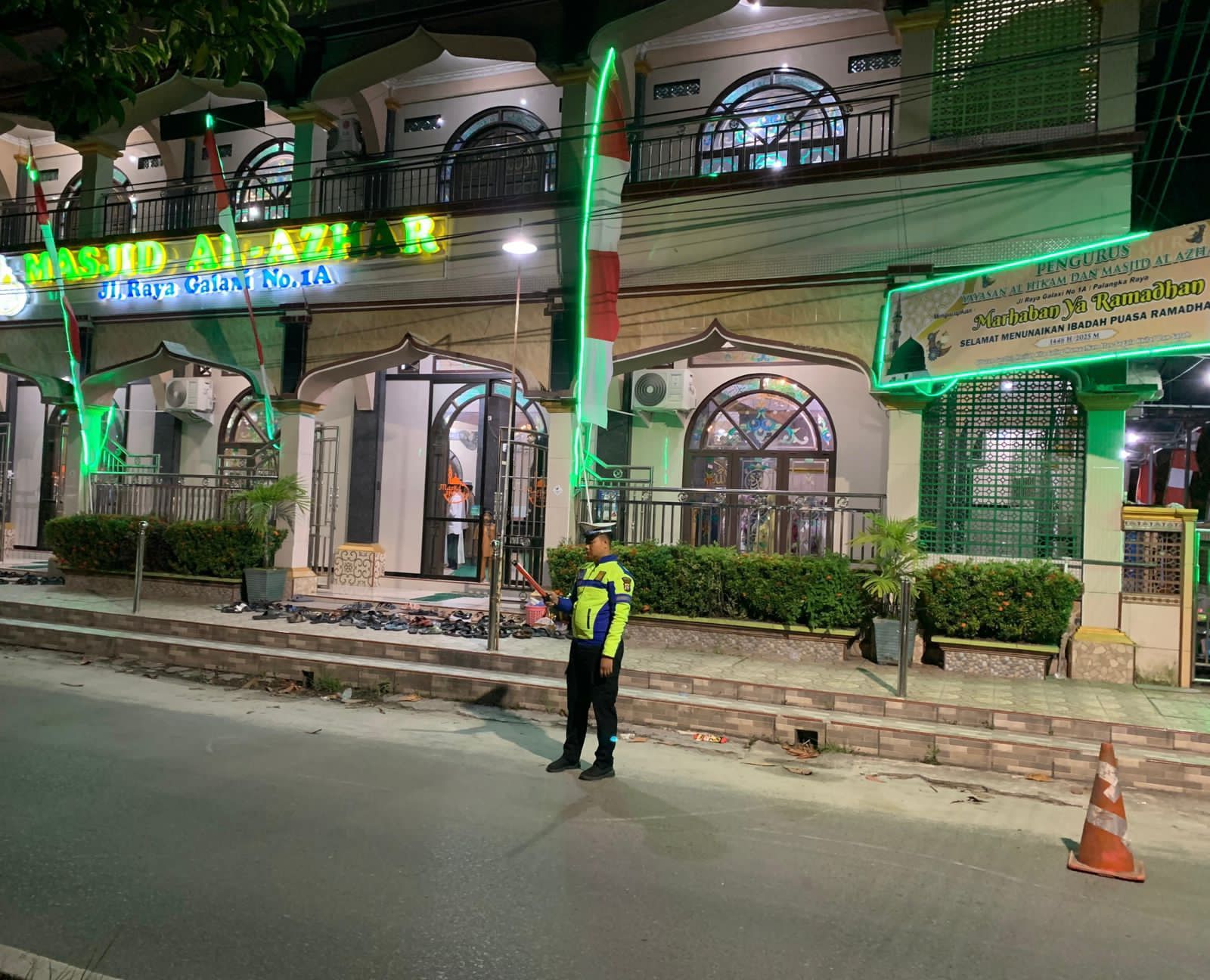 Polresta Palangka Raya Pastikan Keamanan Ibadah Tarawih di Masjid Al-Azhar