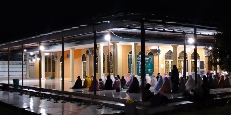 Polresta Palangka Raya Kawal Keamanan Ibadah Tarawih di Masjid Shalahuddin