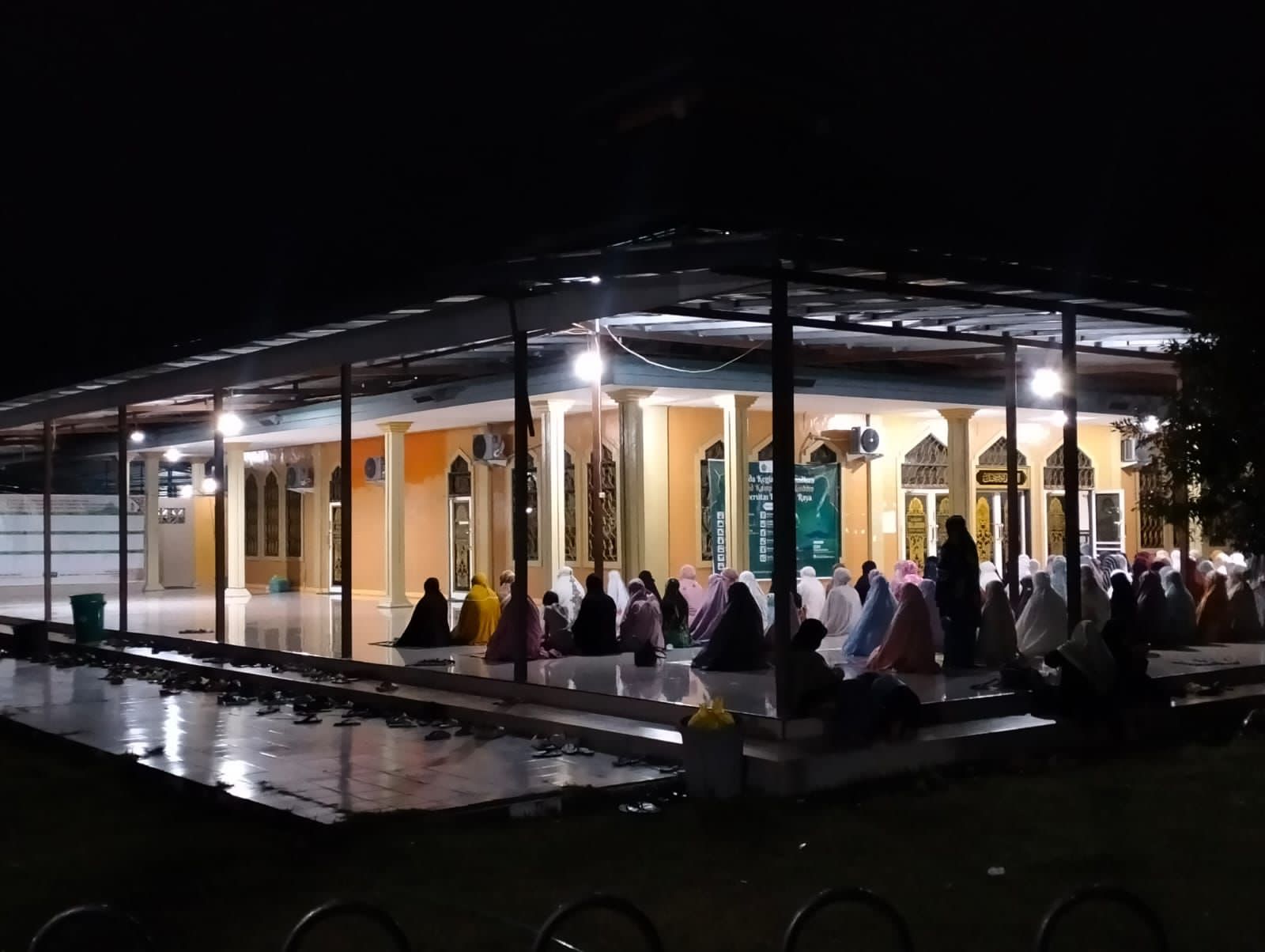 Polresta Palangka Raya Kawal Keamanan Ibadah Tarawih di Masjid Shalahuddin