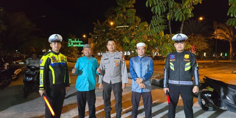 Polresta Palangka Raya Amankan Ibadah Tarawih di Masjid Raya Darussalam