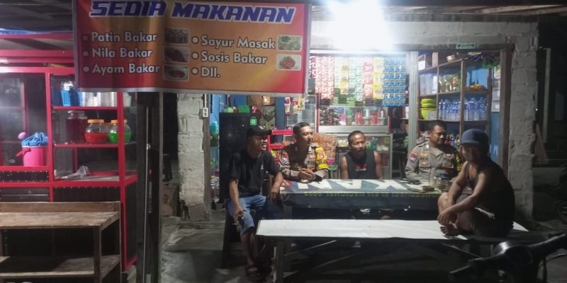 Hampiri Warung Warga Banturung, Polsek Bukit Batu Ajak terus Jaga Kamtibmas