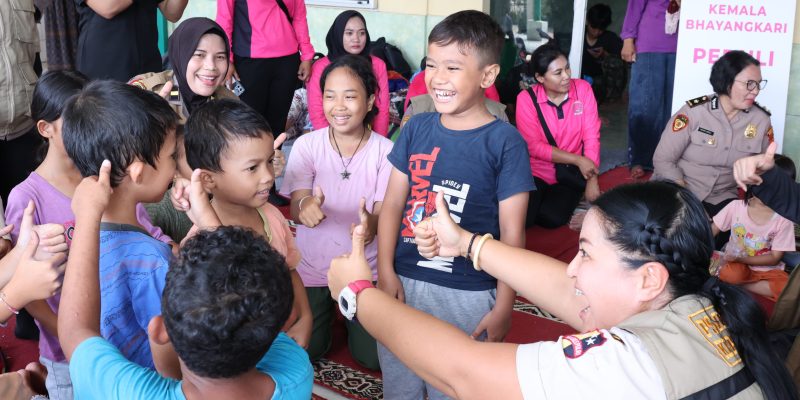 SSDM Polri Gelar Trauma Healing untuk Korban Banjir di Tambun Utara