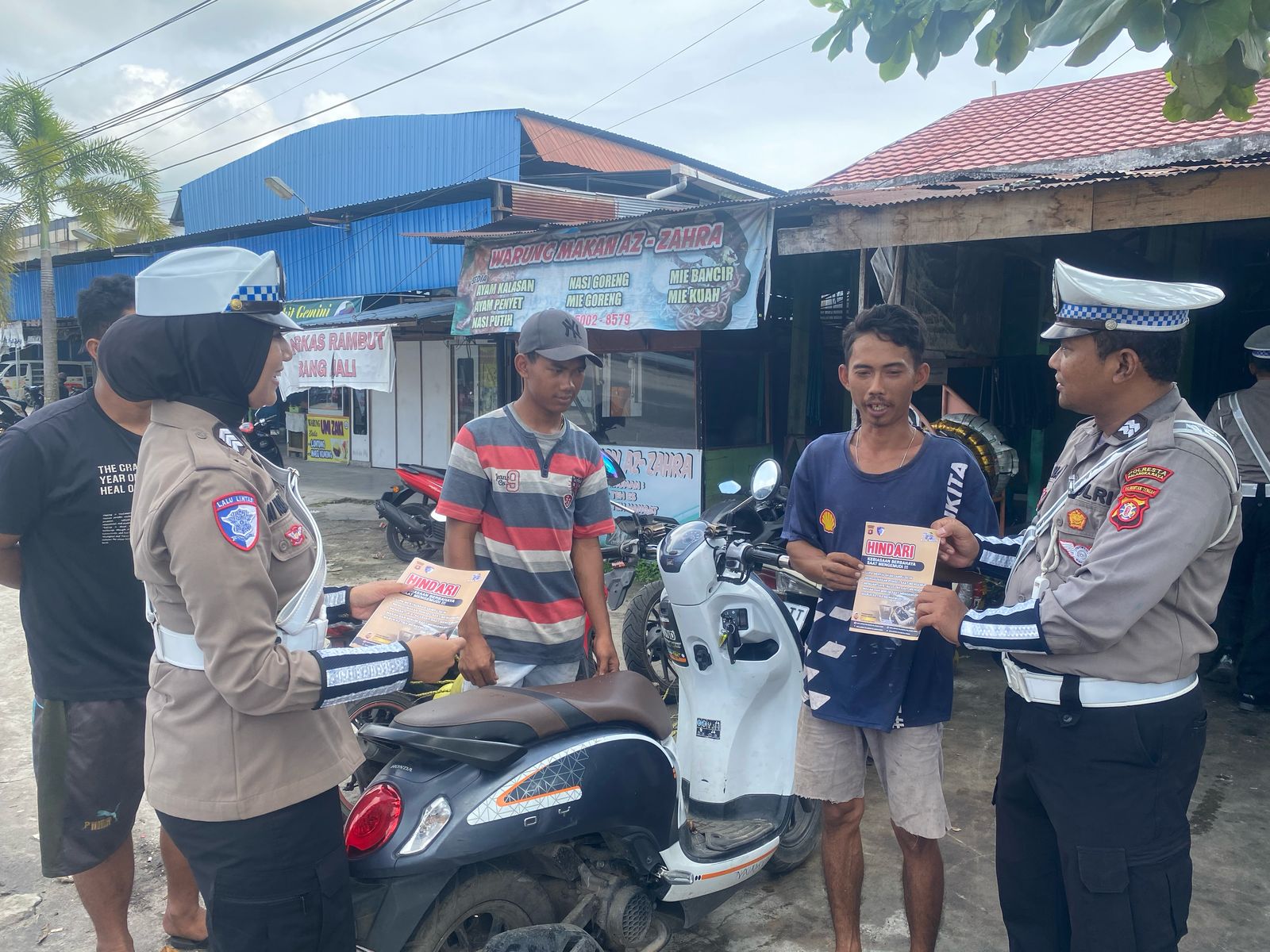Datangi Bengkel Motor, Unit Kamsel Satlantas Polresta Palangka Raya Gelar Dikmas