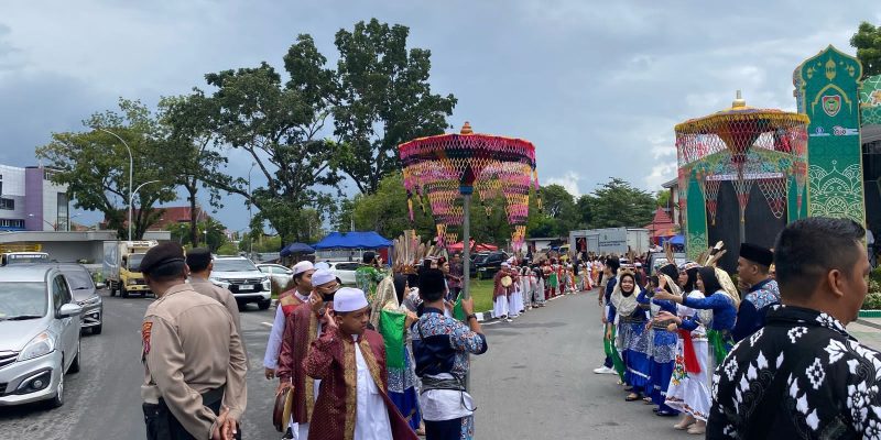 Polresta Palangka Raya Amankan Jalannya Halal Fair di Samping Istana Isen Mulang