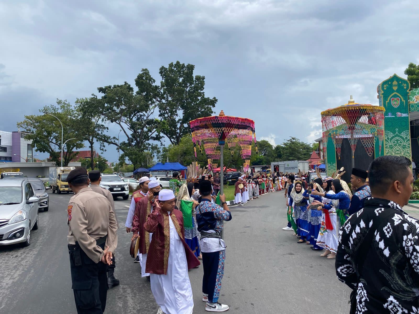 Polresta Palangka Raya Amankan Jalannya Halal Fair di Samping Istana Isen Mulang