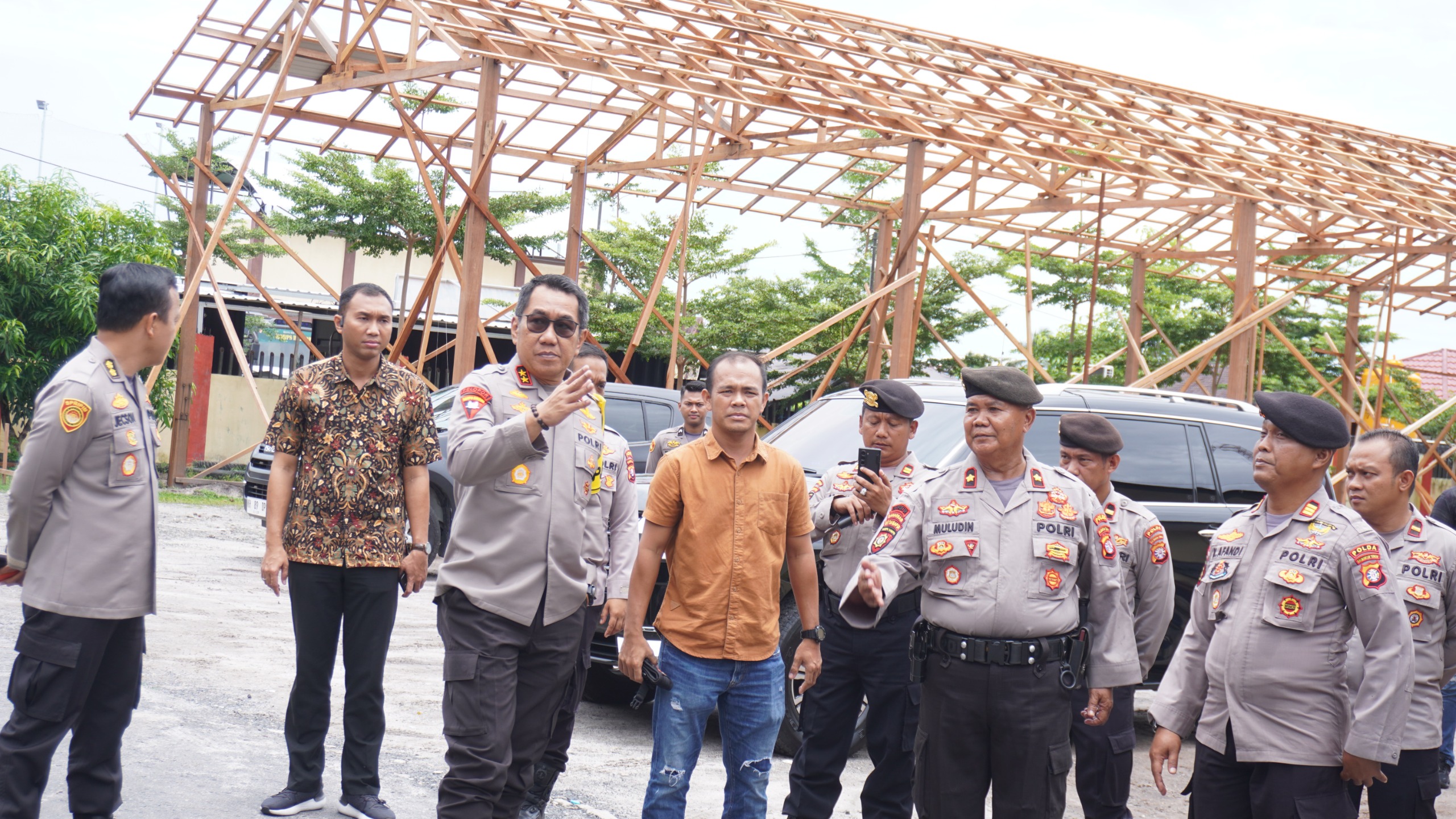 Kunjungi Barak Siaga Ditsamapta, Kapolda Kalteng : Rawatlah dan Jaga Baik Amanah Negara Untuk Kita
