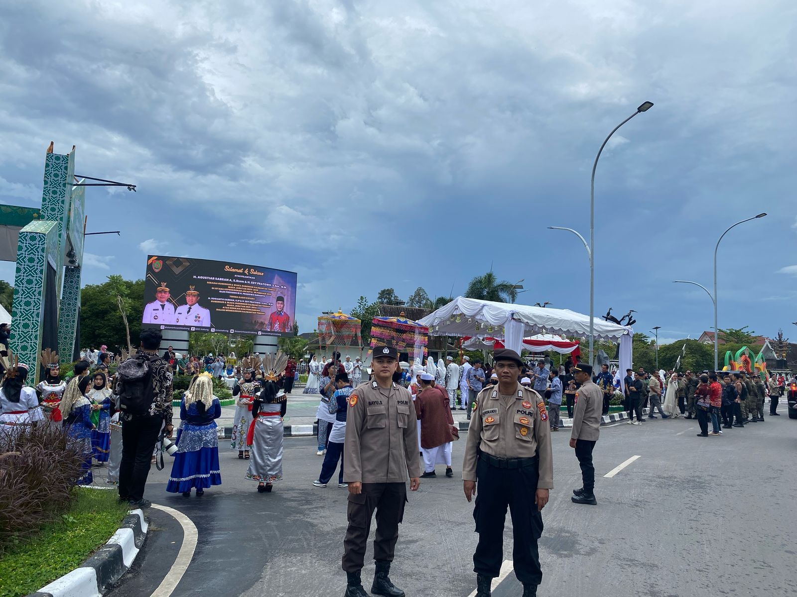 Polresta Palangka Raya Amankan Jalannya Halal Fair di Samping Istana Isen Mulang