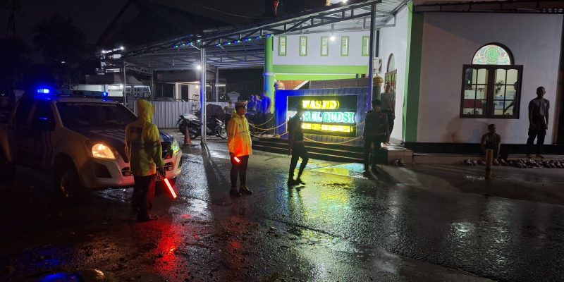Walaupun Diguyur Hujan, Polresta Palangka Raya Tetap Laksanakan Patroli Subuh