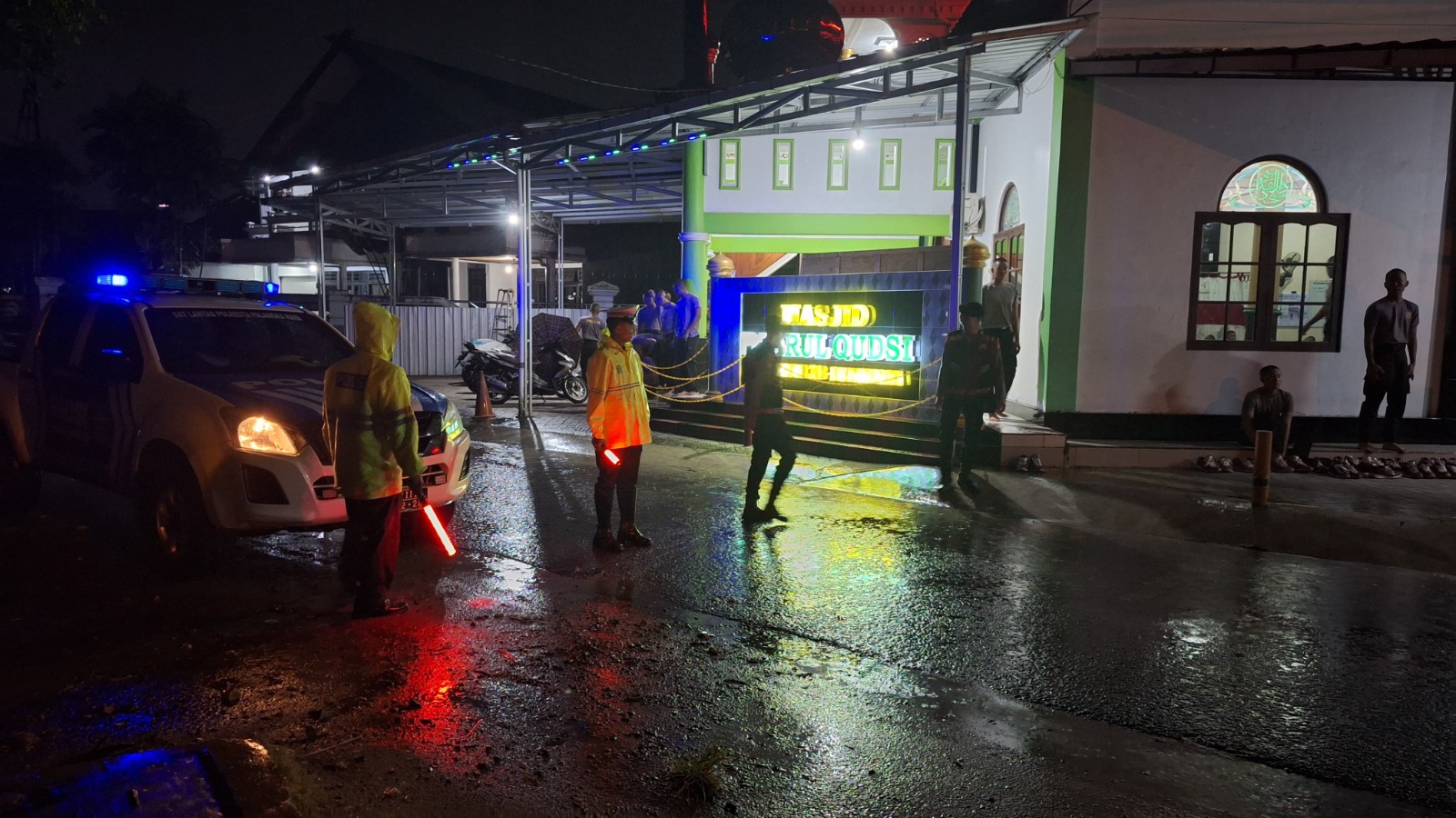 Walaupun Diguyur Hujan, Polresta Palangka Raya Tetap Laksanakan Patroli Subuh