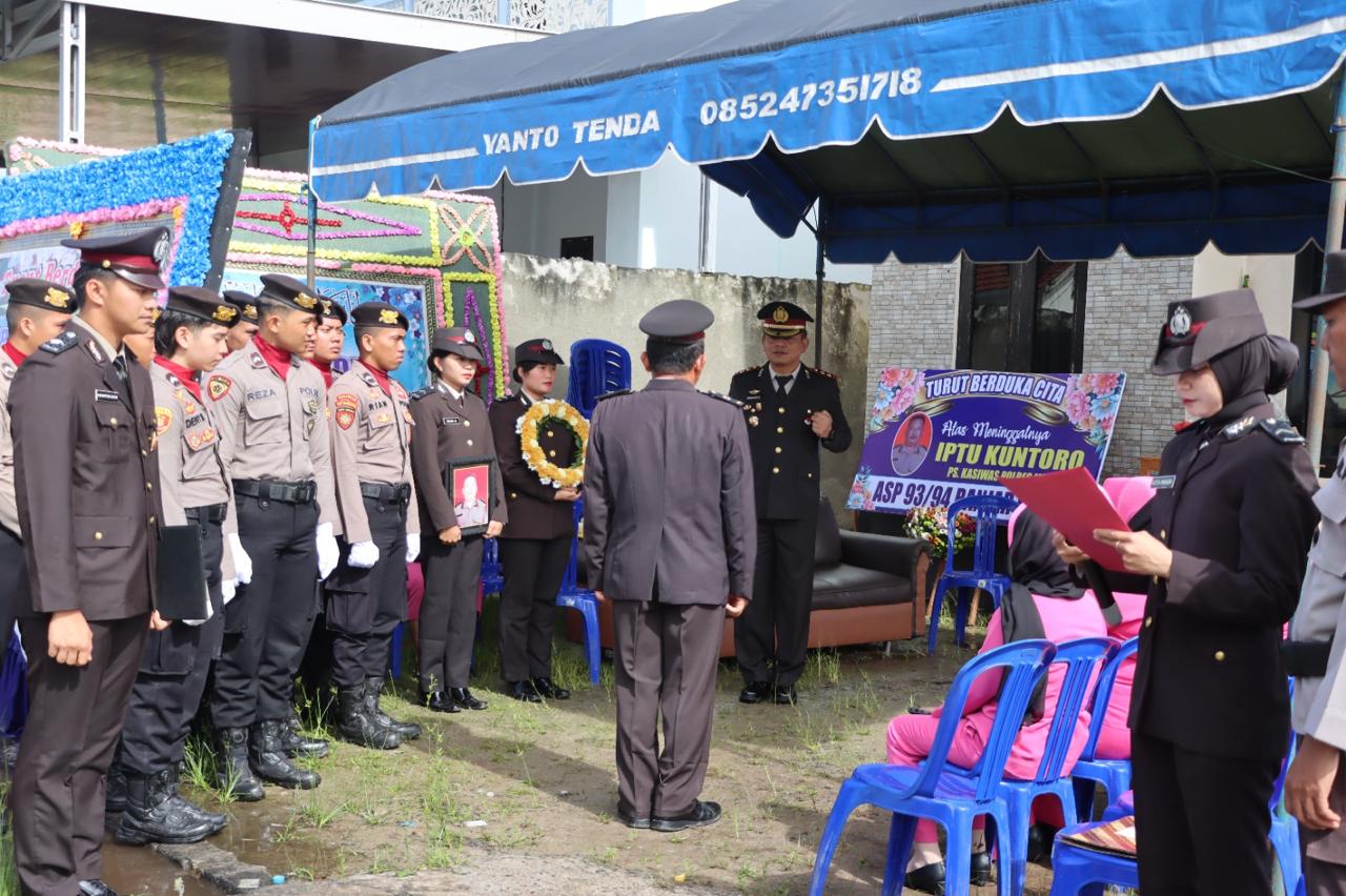 Polresta Palangka Raya Gelar Upacara Pelepasan Jenazah Kasiwas Polres Murung Raya