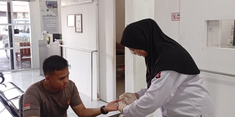 Jaga Kesehatan Personel, Seksi Dokkes Polresta Palangka Raya Gelar Pemeriksaan Rutin