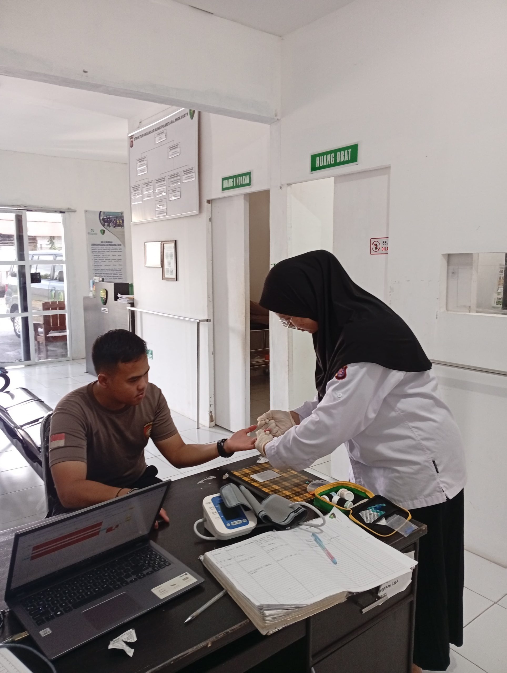Jaga Kesehatan Personel, Seksi Dokkes Polresta Palangka Raya Gelar Pemeriksaan Rutin