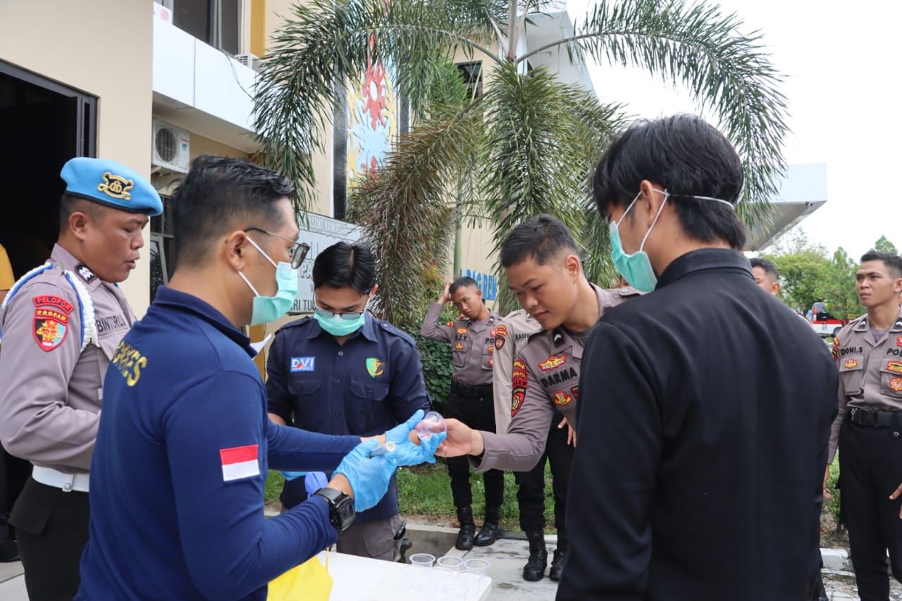 Wujudkan Asta Cita, Satresnarkoba Polresta Palangka Raya Saksikan Tes Urine Sejumlah Personel