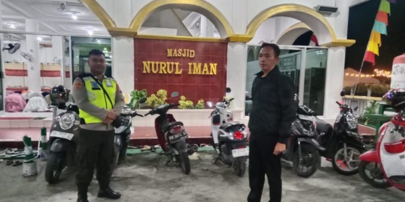 Polresta Palangka Raya Kawal Jalannya Sholat Isya dan Tarawih di Masjid Nurul Iman