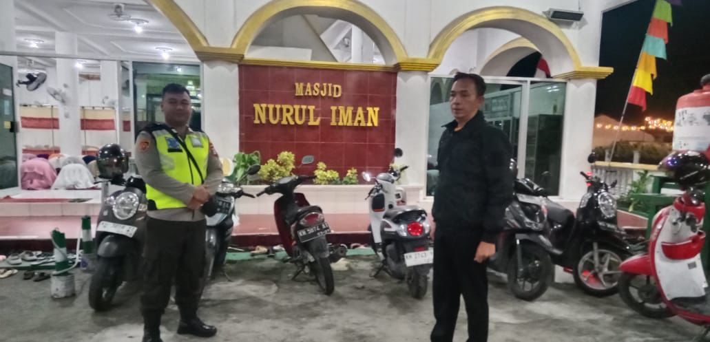 Polresta Palangka Raya Kawal Jalannya Sholat Isya dan Tarawih di Masjid Nurul Iman
