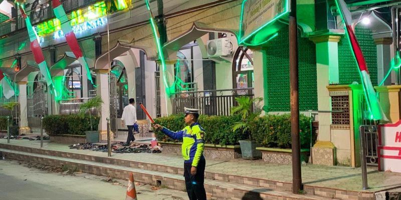 Polresta Palangka Raya Amankan Jalannya Sholat Isya dan Tarawih
