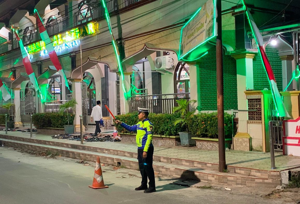 Polresta Palangka Raya Amankan Jalannya Sholat Isya dan Tarawih
