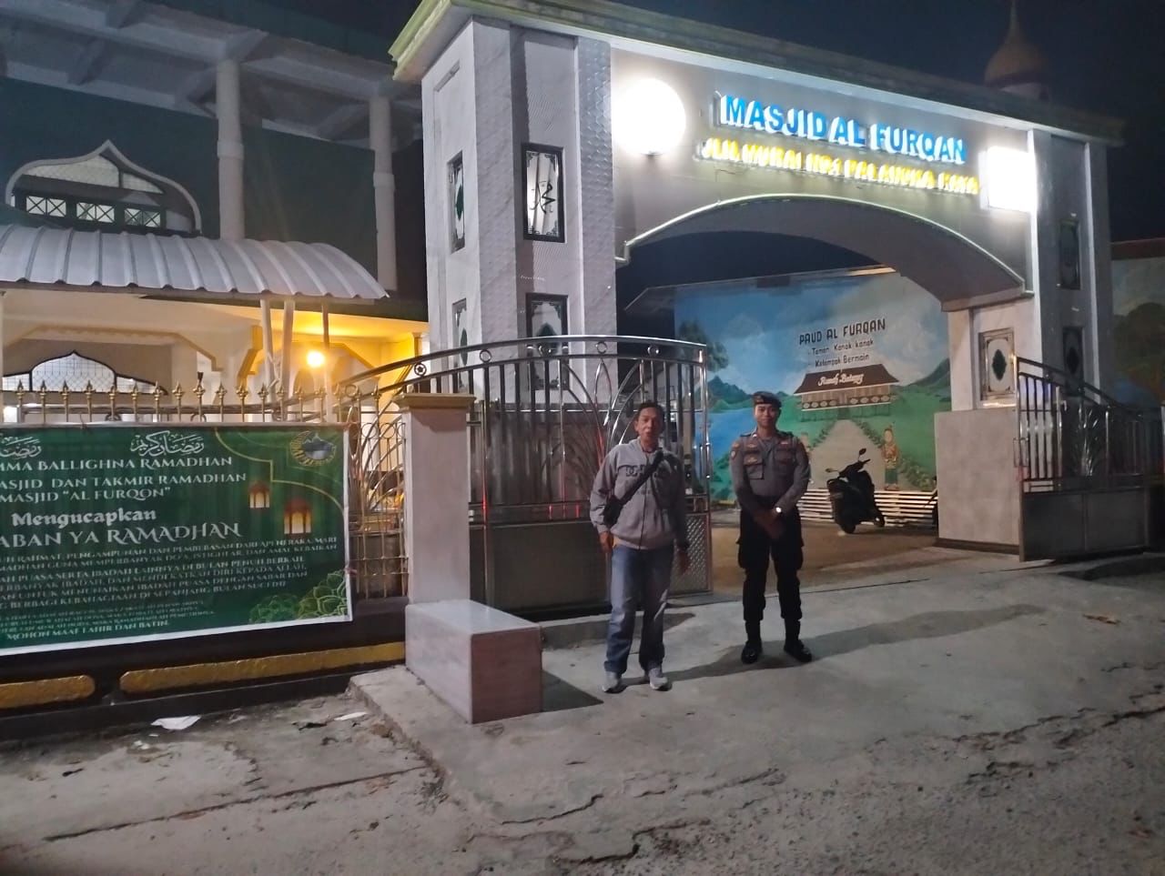 Di Masjid Al-Furqon, Polresta Palangka Raya Amankan Ibadah Sholat Isya dan Tarawih
