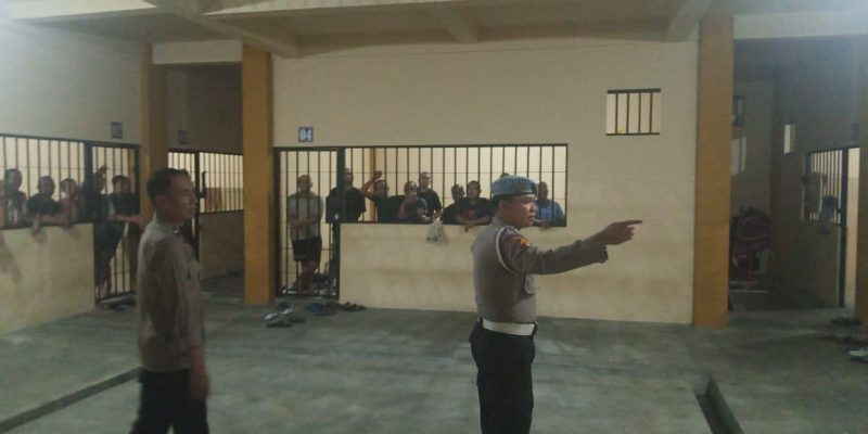 Cegah Terjadinya Gangguan, Polresta Palangka Raya Cek Ruang Tahanan Mako saat Malam