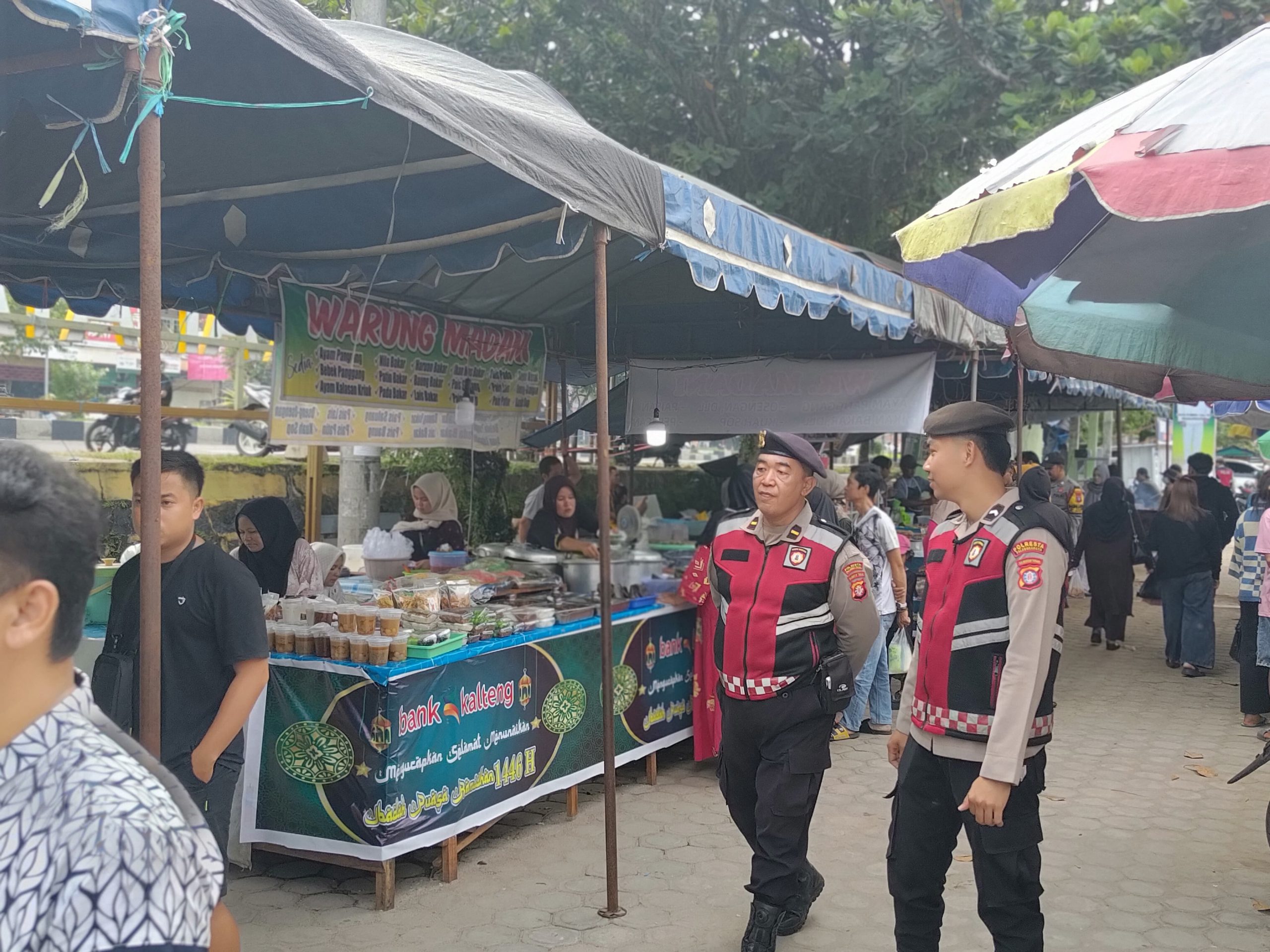 Jaga Kamtibmas Ramadhan, Satsamapta Polresta Palangka Raya Lakukan Patroli ke Pasar Wadai