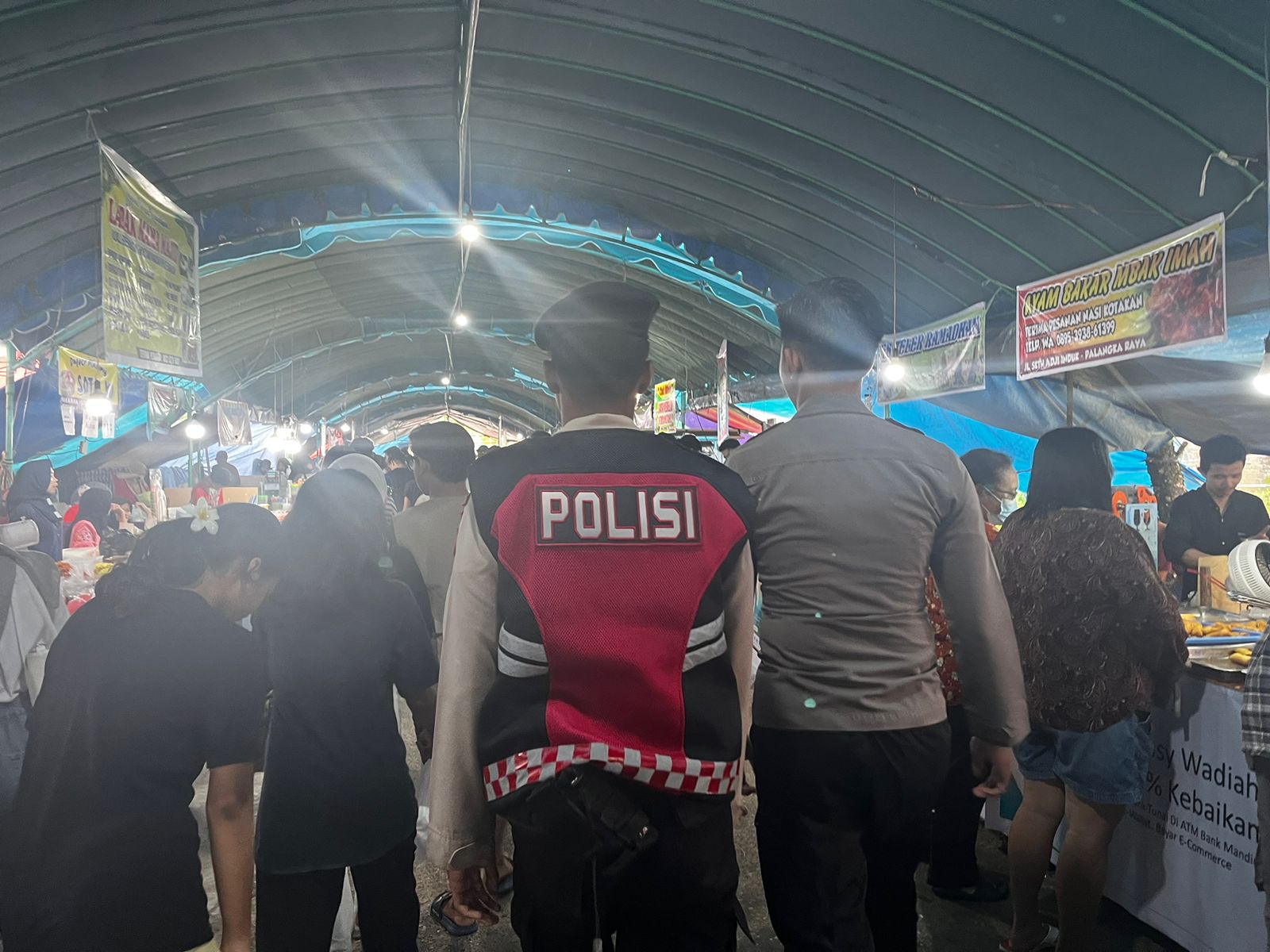 Jaga Kamtibmas Bulan Ramadhan, Polresta Palangka Raya Pam Pasar Wadai di Jalan Yos Sudarso