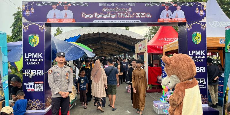Pam Pasar Wadai, Polresta Palangka Raya Jaga Situasi dan Sampaikan Imbauan Kamtibmas