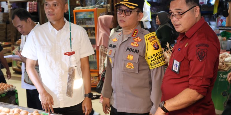 Pastikan Kebutuhan Pangan Aman Jelang Idul Fitri 1446 H, Satgas Pangan Polda Kalteng Bersama Disdagperin Cek Pasar Tradisional