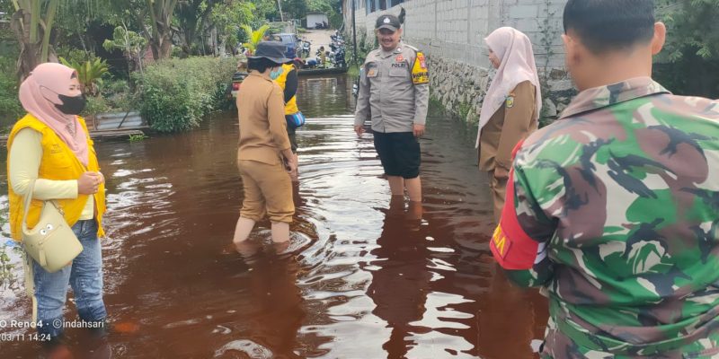 Bhabinkamtibmas Kelurahan Palangka Laksanakan Pemantauan Debit Air dan Berikan Himbauan kepada Warga